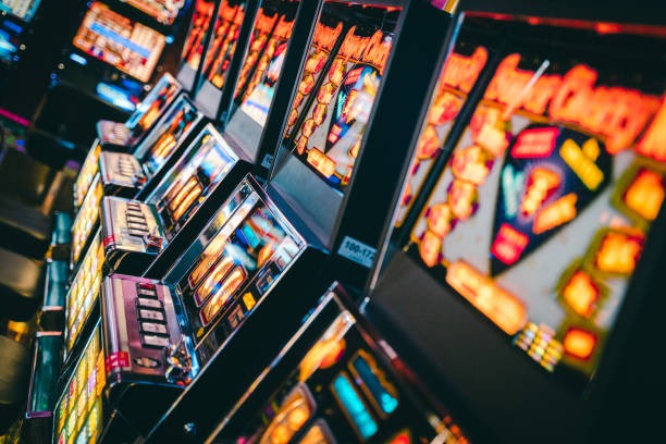 rajawin Tarung Mesin live dealer studio with card table and HD cameras